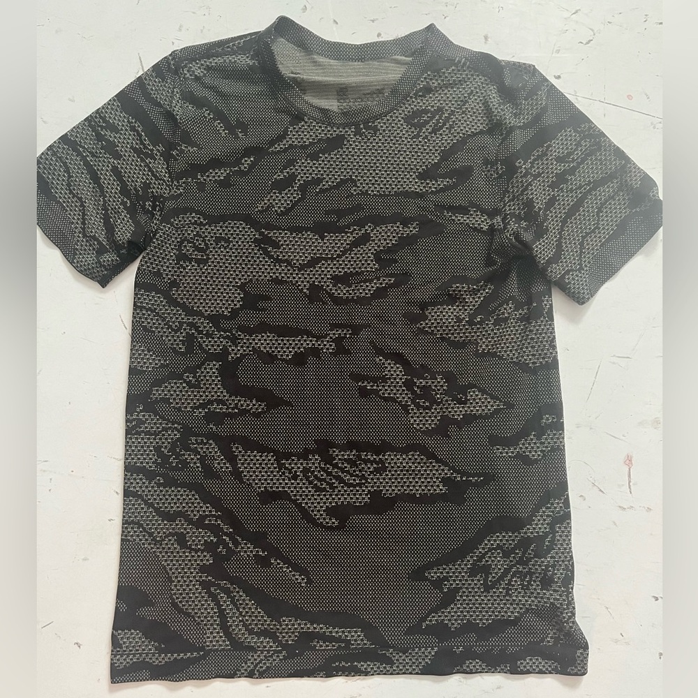 Lululemon Athletica Mens Camo Toronto Tshirt Small